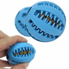 Lopta na pamlsky 7 cm modrá